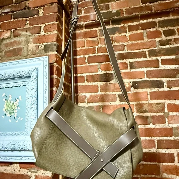 Loewe Puzzle Messenger Bag– Pebbled Calfskin | Made in Spain | Dust Bag Included - Picture 4 of 16